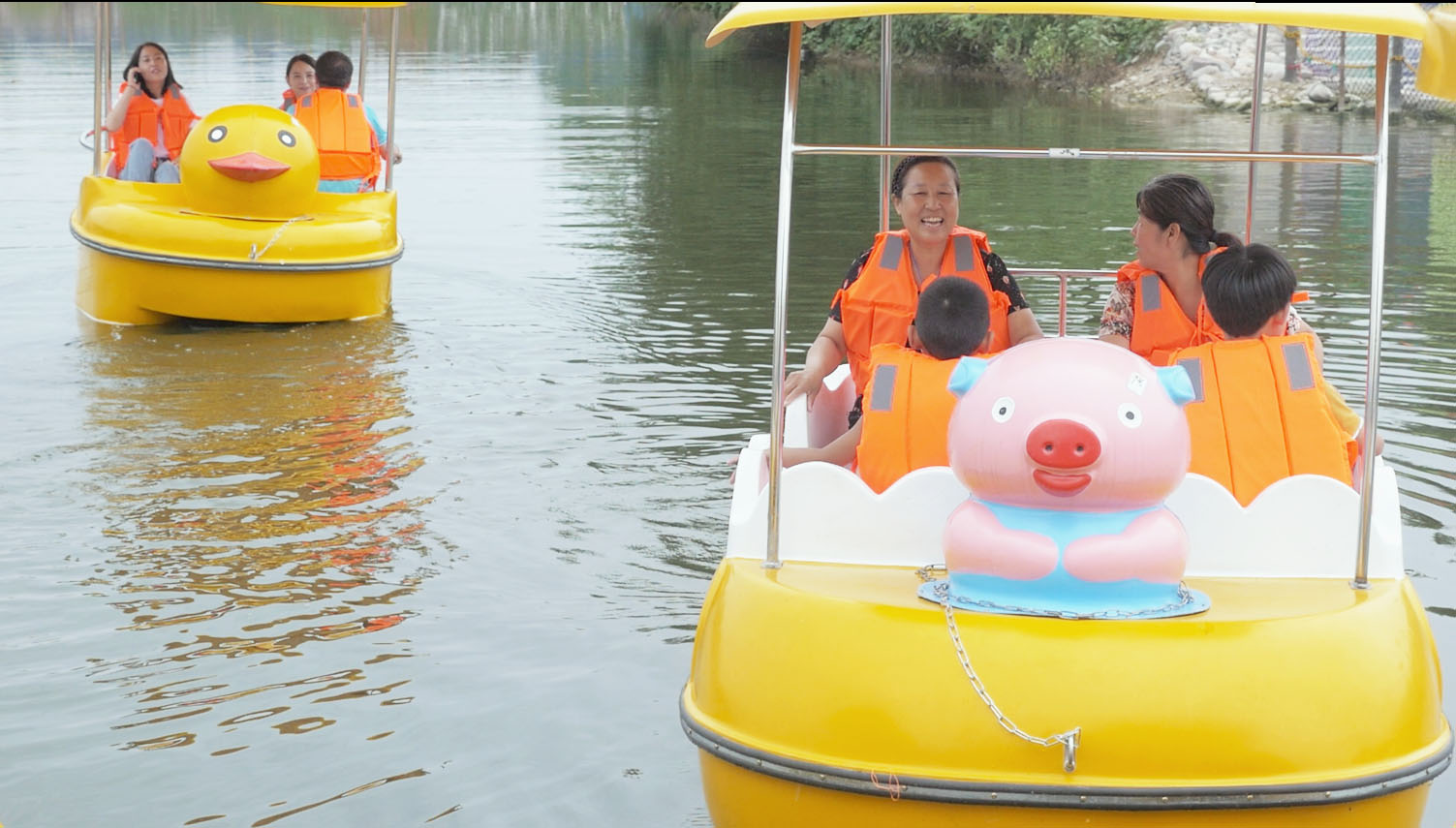 SS:网站文件:20220811142054519931.jpg;原始文件:乘船游湖.jpg SS:网站文件:20220811142054519931.jpg;原始文件:乘船游湖.jpg